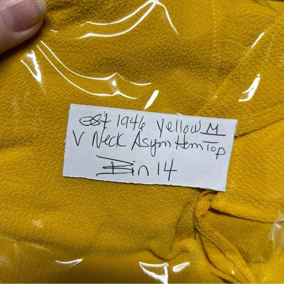 Women’s Medium Yellow V Neck Asymmetrical Hem Blouse Buttons Crepe Coquette Boho - Picture 13 of 13